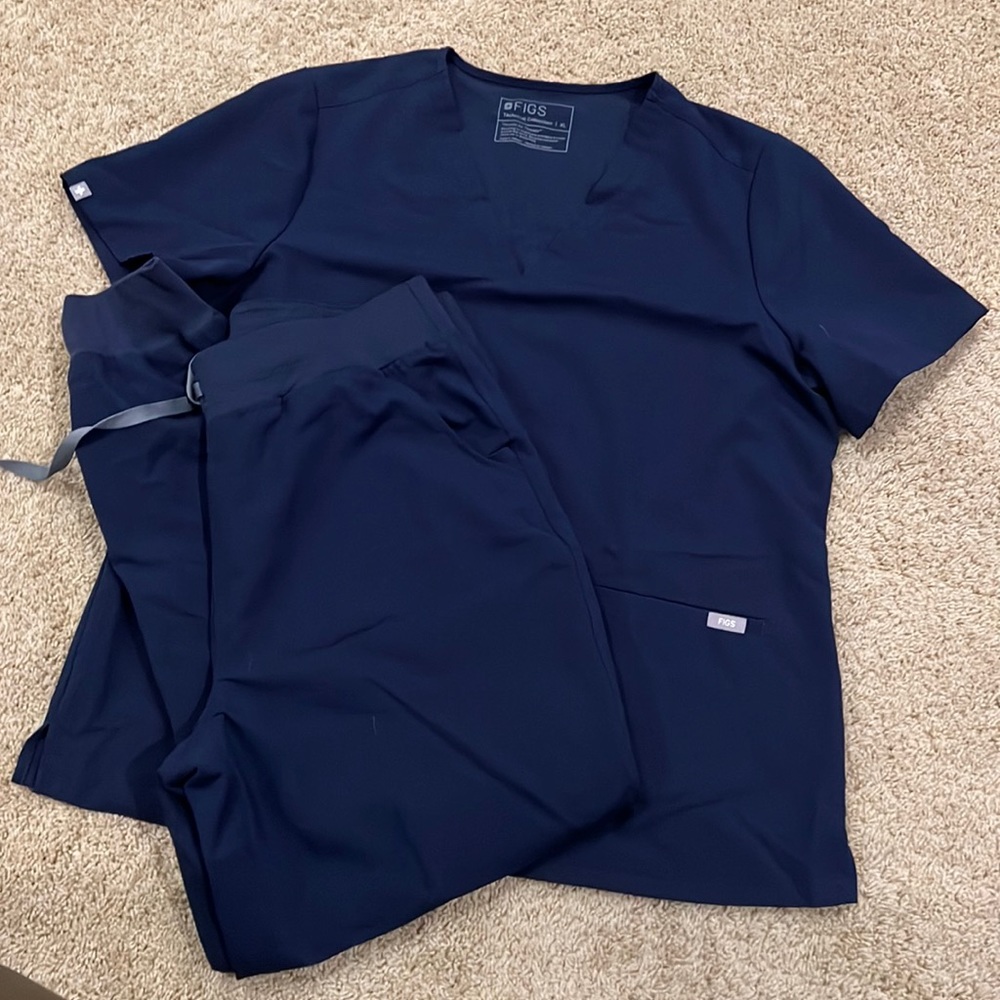 Figs scrubs set size XL